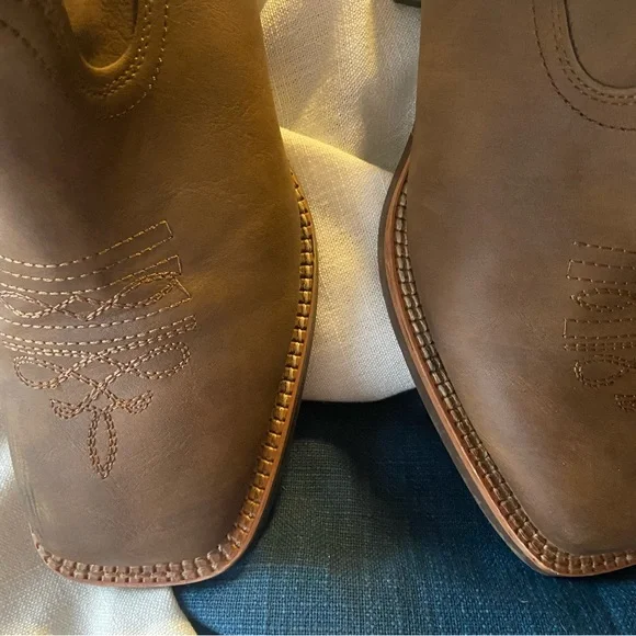 Brown Western Cowboy Boots with Pink Stitching - Picture 5 of 5